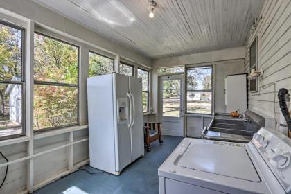 Historic Salem Home Fit for Large Groups! - image 13