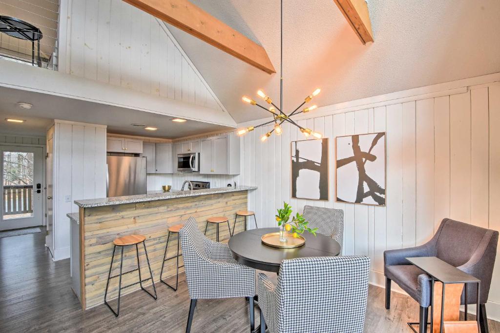 Designer Retreat with Pool Golf and Beach Access - image 2
