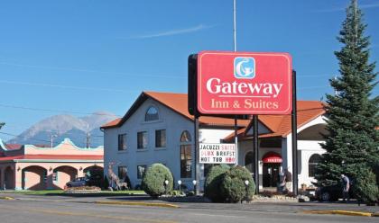 Gateway Inn and Suites - image 1