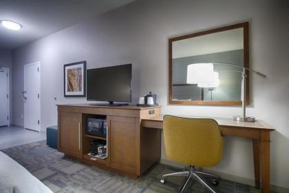 Hampton Inn Salina - image 11