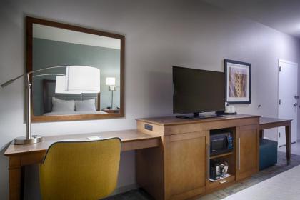 Hampton Inn Salina - image 14