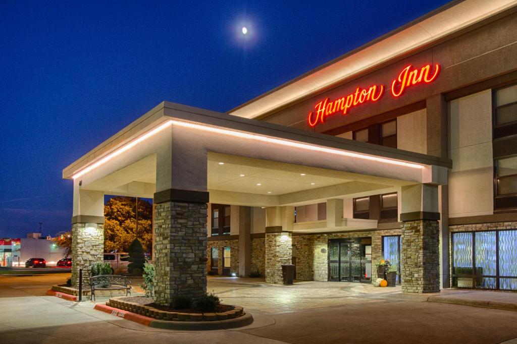 Hampton Inn Salina - image 2