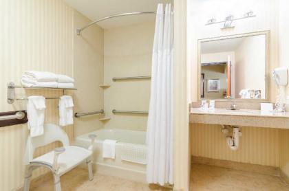 Comfort Suites Salina - image 12