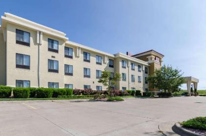 Comfort Suites Salina - image 15