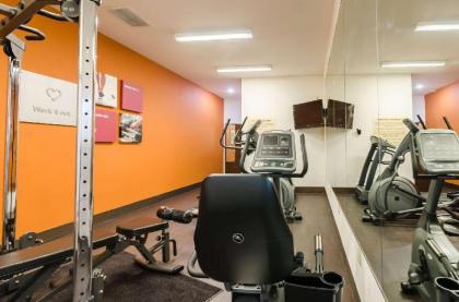 Comfort Suites Salina - image 7
