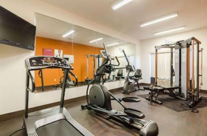 Comfort Suites Salina - image 8