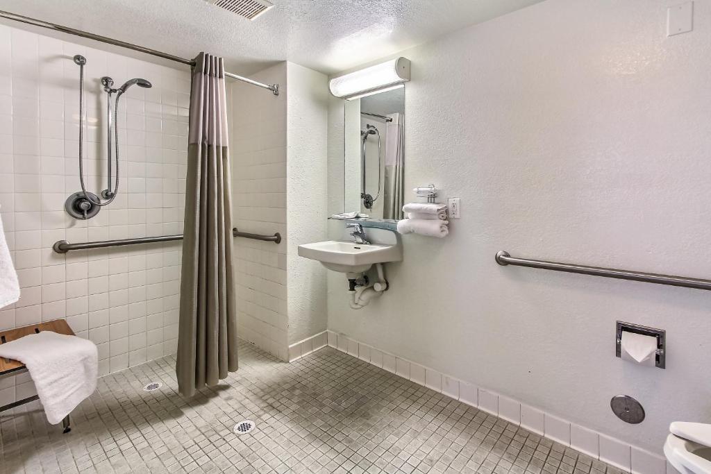 Motel 6-Salinas CA - North Monterey Area - image 7