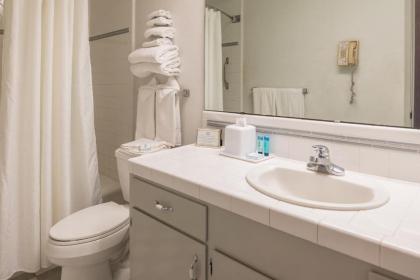 Laurel Inn & Conference Center - image 2