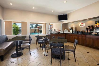 Super 8 by Wyndham Salinas - image 10