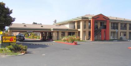 Super 8 by Wyndham Salinas - image 15