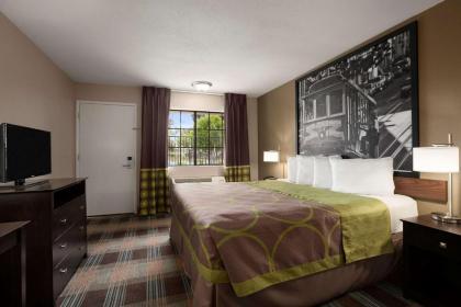 Super 8 by Wyndham Salinas - image 6