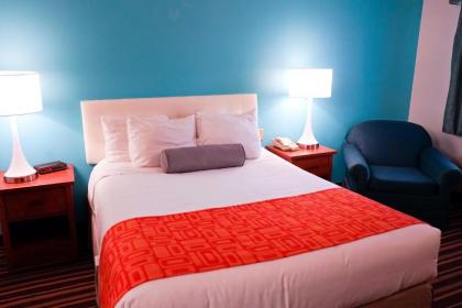 Howard Johnson by Wyndham Salinas - image 11