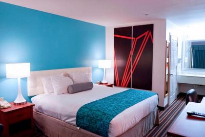 Howard Johnson by Wyndham Salinas - image 8