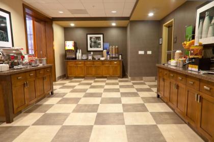 Hampton Inn & Suites Salinas - image 10