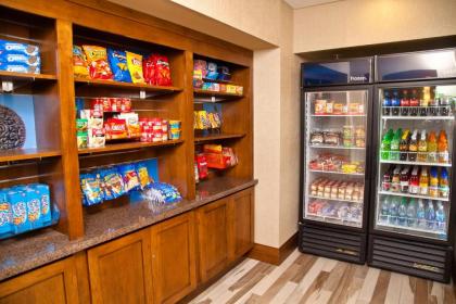 Hampton Inn & Suites Salinas - image 12