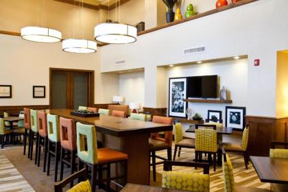 Hampton Inn & Suites Salinas - image 7