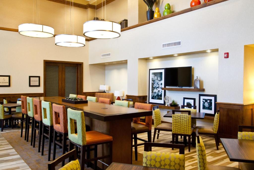 Hampton Inn & Suites Salinas - image 7