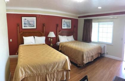 Wagon Wheel Motel - image 2