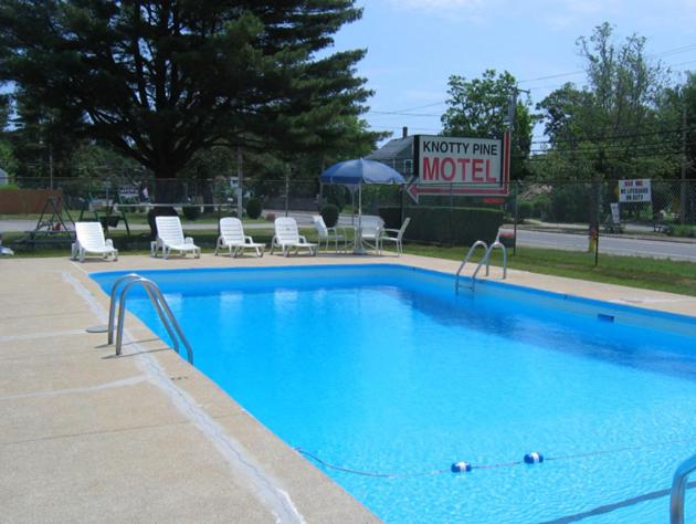 Knotty Pine Motel - main image