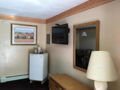 Knotty Pine Motel - image 10