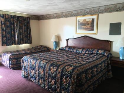Knotty Pine Motel - image 12