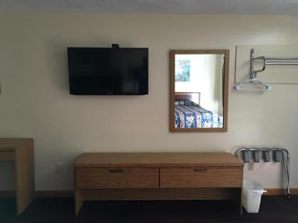 Knotty Pine Motel - image 14