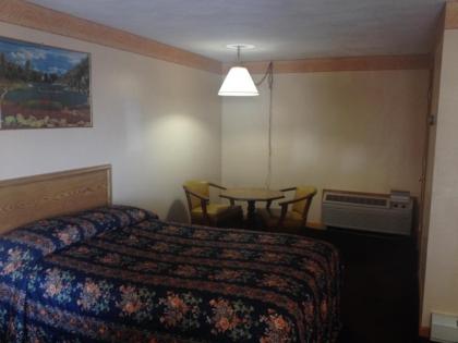 Knotty Pine Motel - image 2
