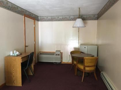 Knotty Pine Motel - image 8