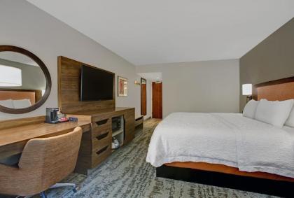 Hampton Inn Salisbury - image 15