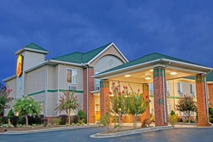 Super 8 by Wyndham Salisbury - image 1