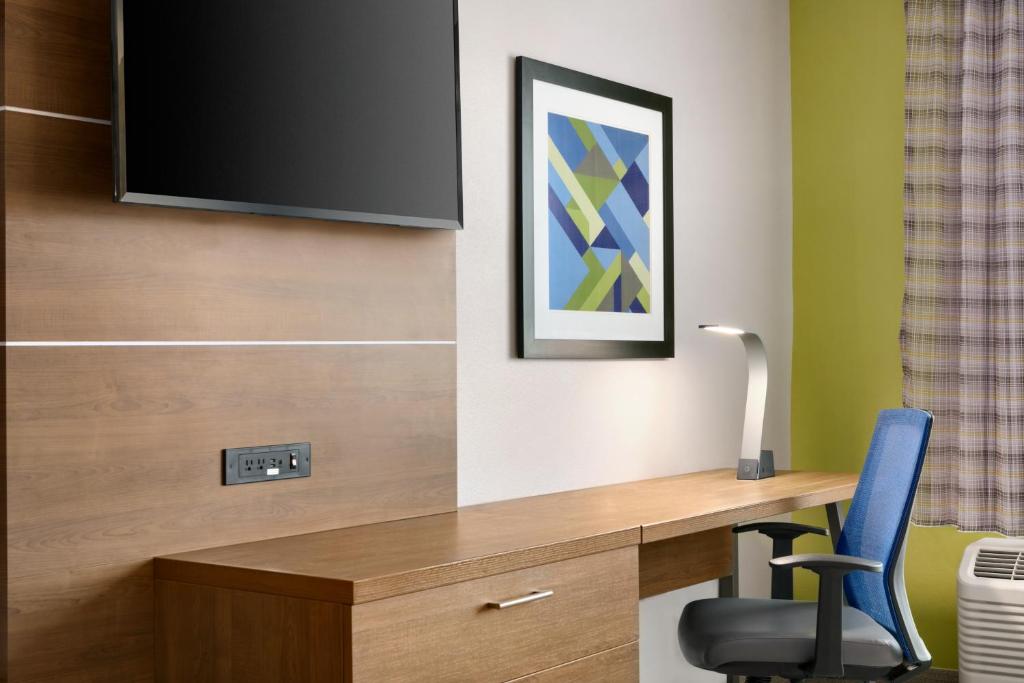 Holiday Inn Express & Suites Salisbury an IHG Hotel - image 4