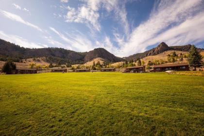 Twin Peaks Guest Ranch - image 11