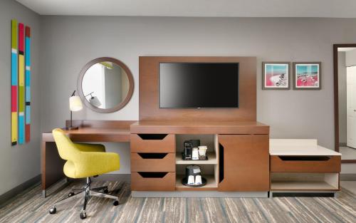 Hampton Inn & Suites Salt Lake City Airport - image 4