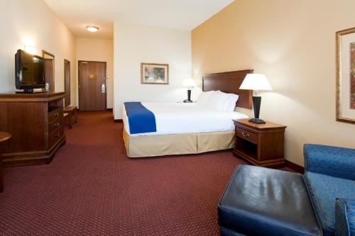 Holiday Inn Express Airport East an IHG Hotel - image 3