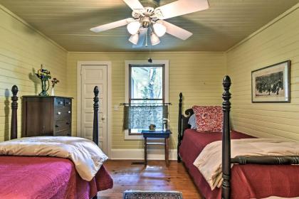 Saluda Cottage with Deck Walk to Downtown and Main St - image 10