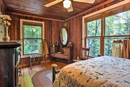 Saluda Cottage with Deck Walk to Downtown and Main St - image 11