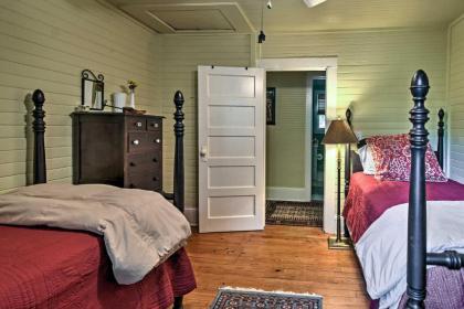 Saluda Cottage with Deck Walk to Downtown and Main St - image 13