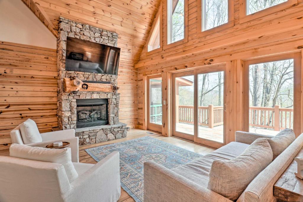 Modern Mtn Hideaway - 1 Mi to Hike and Zipline! - main image