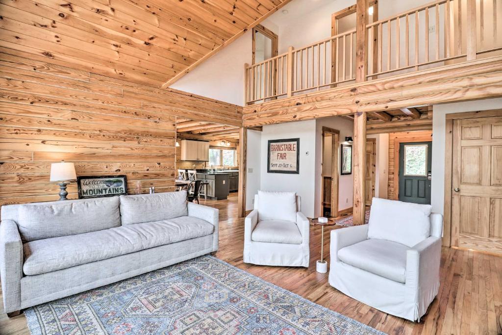 Modern Mtn Hideaway - 1 Mi to Hike and Zipline! - image 5