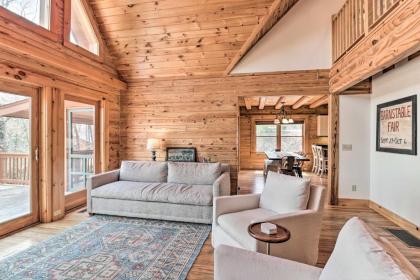Modern Mtn Hideaway - 1 Mi to Hike and Zipline! - image 6