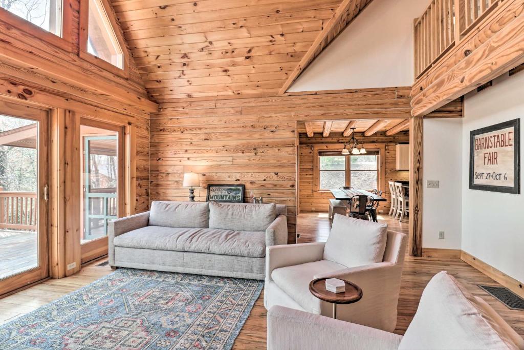 Modern Mtn Hideaway - 1 Mi to Hike and Zipline! - image 6