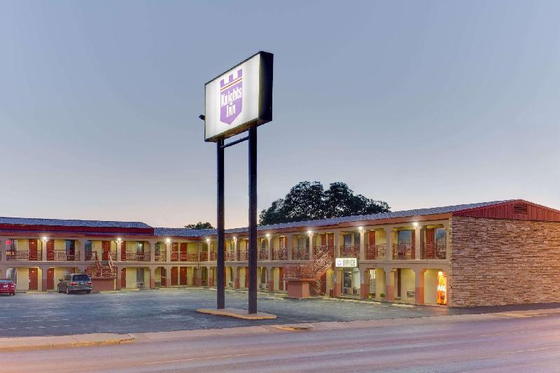 Knights Inn - San Angelo TX - image 4