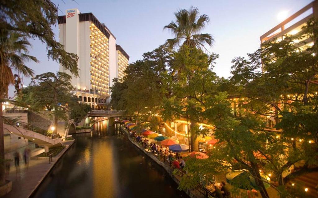 Hilton Palacio del Rio - main image