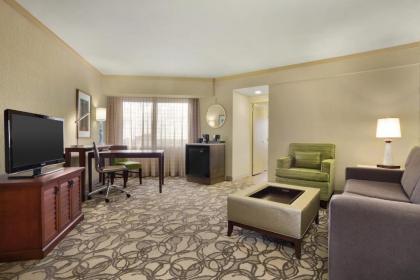 Embassy Suites San Antonio Airport - image 3