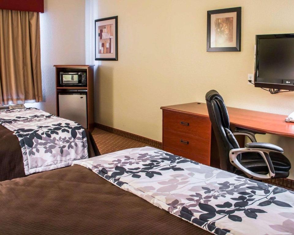 Sleep Inn and Suites at Six Flags - image 5