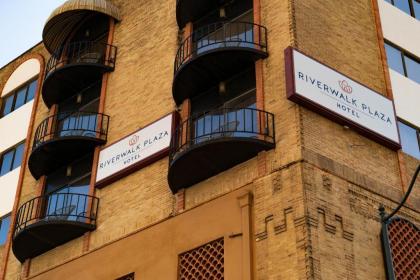 Riverwalk Plaza Hotel - image 4