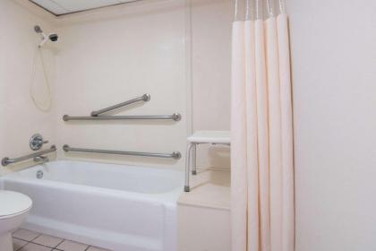 Days Inn by Wyndham N.W. Medical Center - image 3