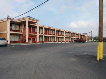 Knights Inn San Antonio near AT&T Center - image 4
