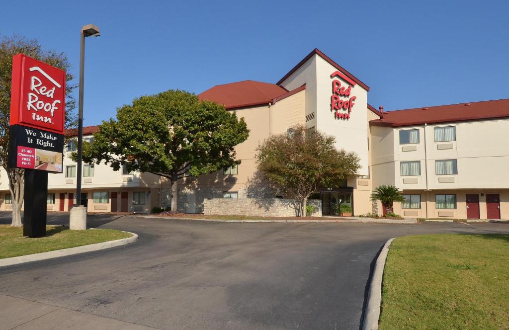 Red Roof Inn San Antonio Airport - main image
