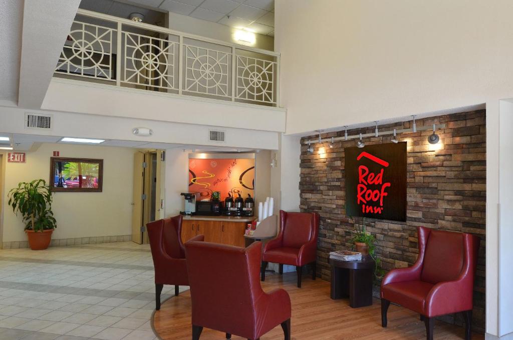 Red Roof Inn San Antonio Airport - image 2